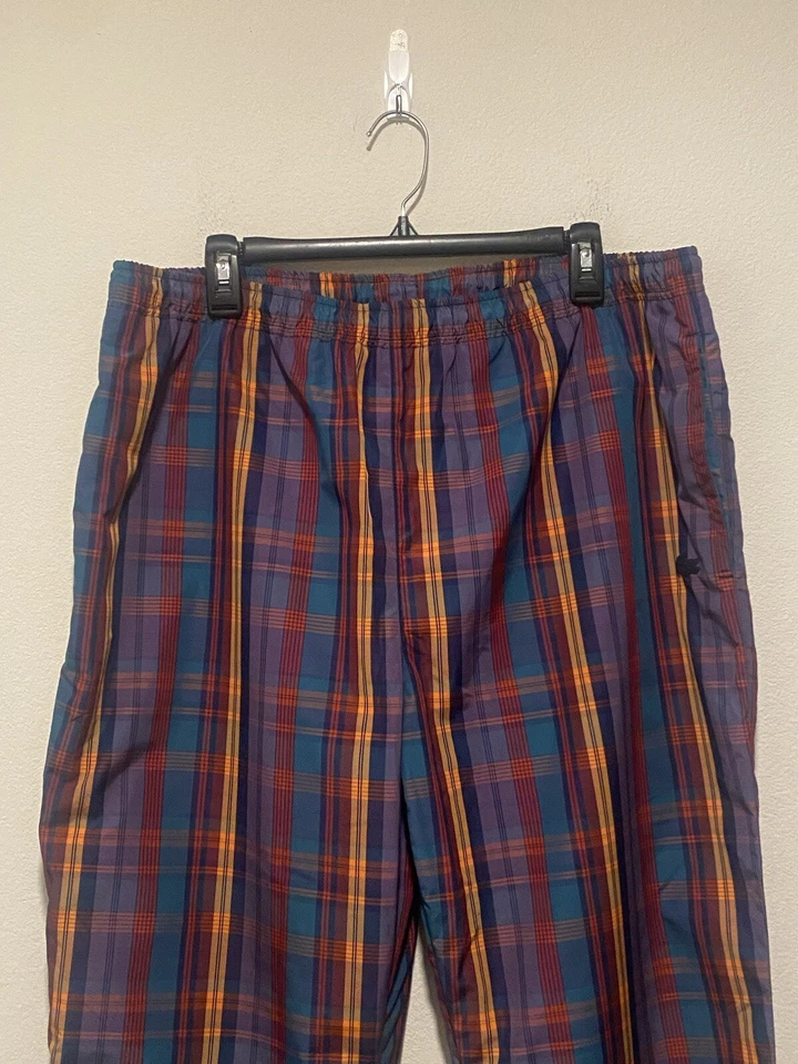 Pantalones deportivos Lacoste LIVE a cuadros multicolor viento talla XL. Foto 2 de 4