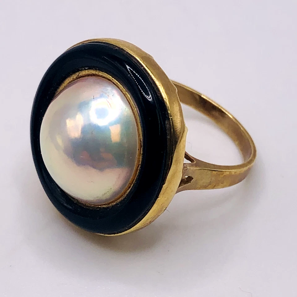 Антикварное коктейльное кольцо из желтого золота 14 карат с круглым жемчугом Мабе и черным ониксом 7,5 г размер 7 - Изображение 2 из 4