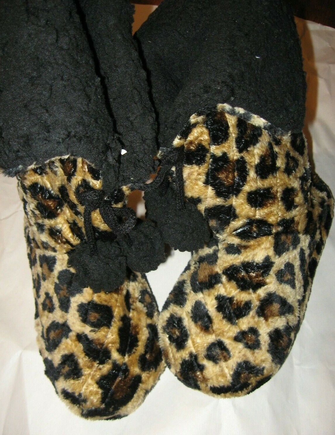 PANTOFOLA D’ORO Morbide e accoglienti ciabatte stivaletti leopardati foderati in pelliccia e polsino palline di nappa 7 8 medie