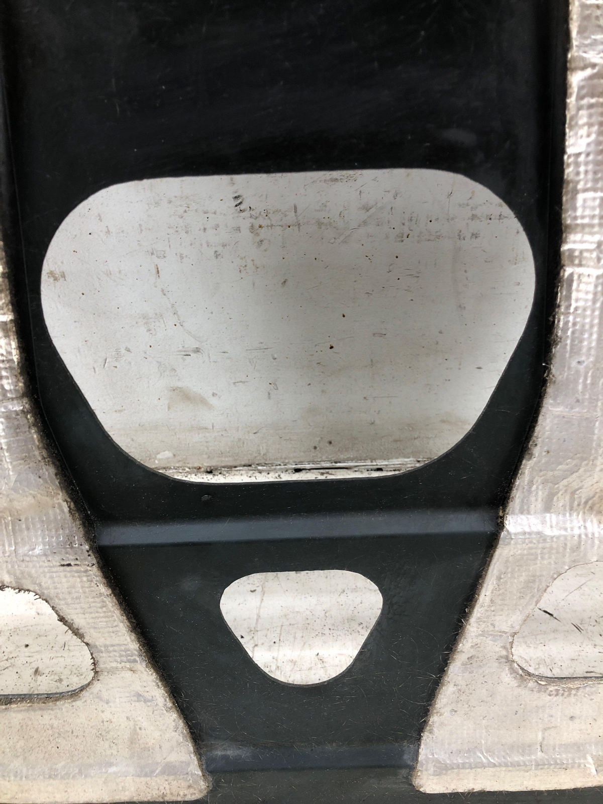ASTON MARTIN RAPIDE FRONT UNDERBODY SPLASH SHIELD GUARD TRIM COVER PANEL OEM