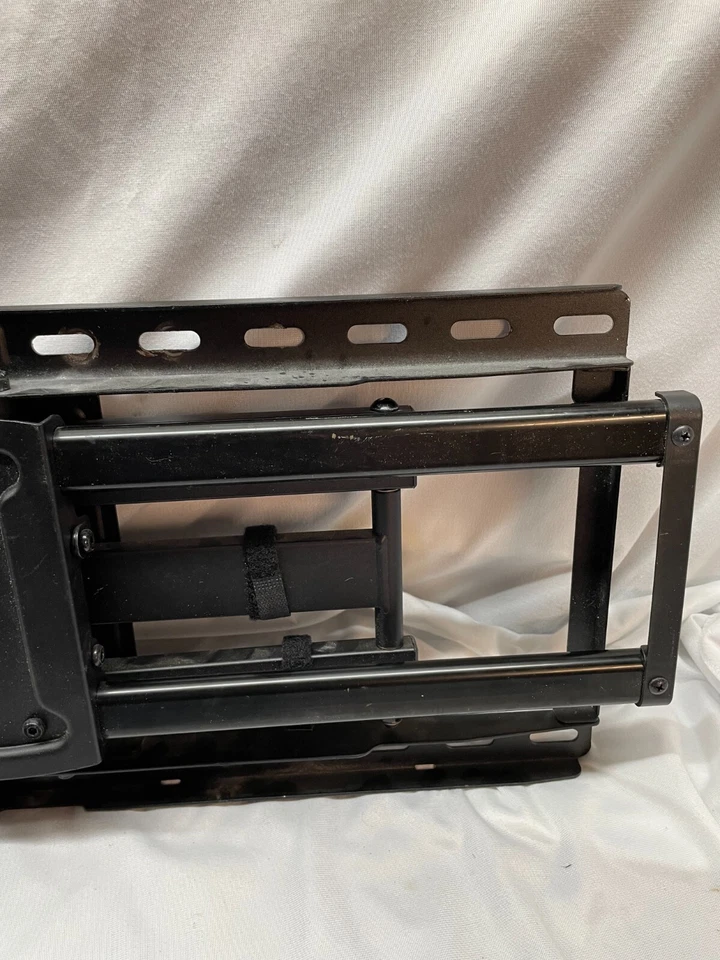 TV MOUNT Full Motion for Flat Screen Tvs Swivel Tilts Fits 50-86 Inch ONN. - Image 4 of 4