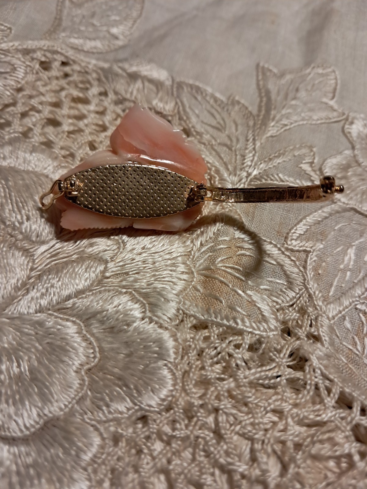 Vintage Angel Skin Coral Hand-Carved Floral Scarf Clip – Mid-Century