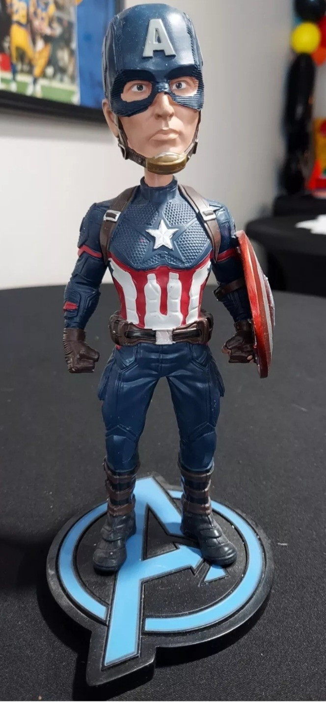 Neca Marvel Universe Captain America Head Knocker Bobblehead Resin Statue