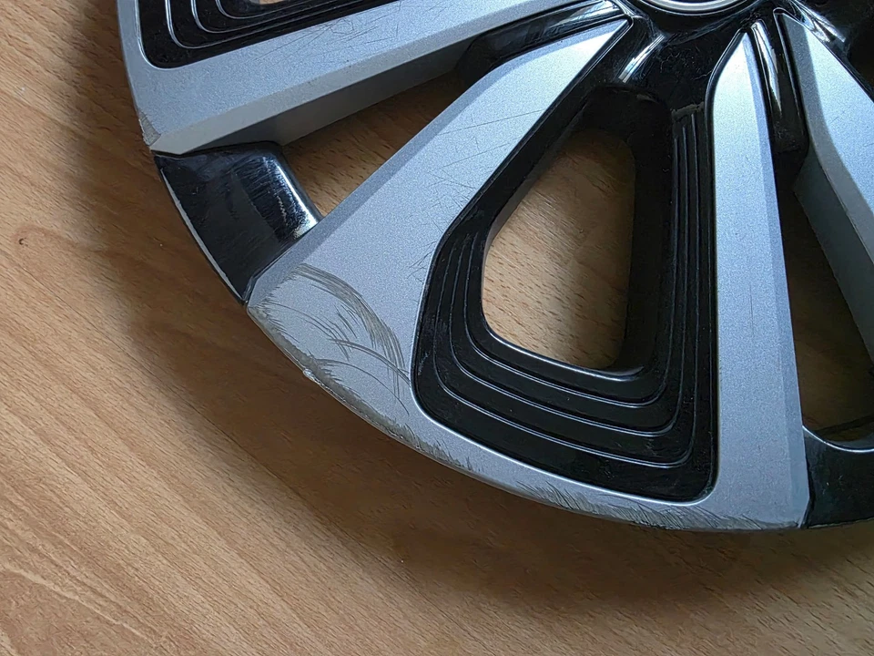 (1x) OEM 2017-2019 Toyota Prius Prime 15" Hubcaps wheel cover P/N 42602-47241 - Image 2 of 4