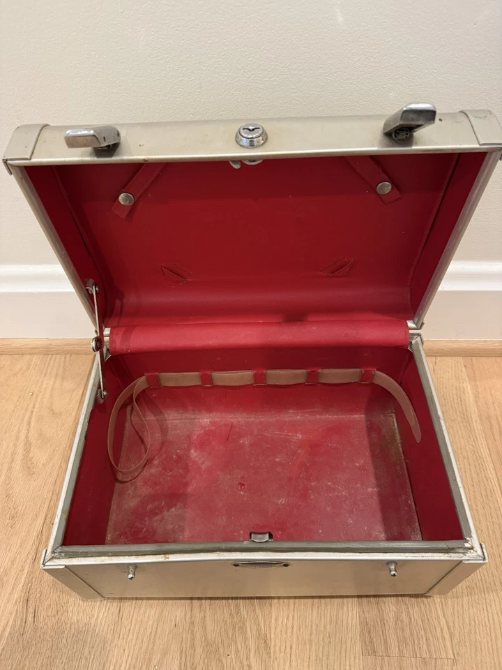 Before Zero HALLIBURTON 50s Vintage Beauty Case Box Container Aluminum Cosmetic - Image 4 of 4