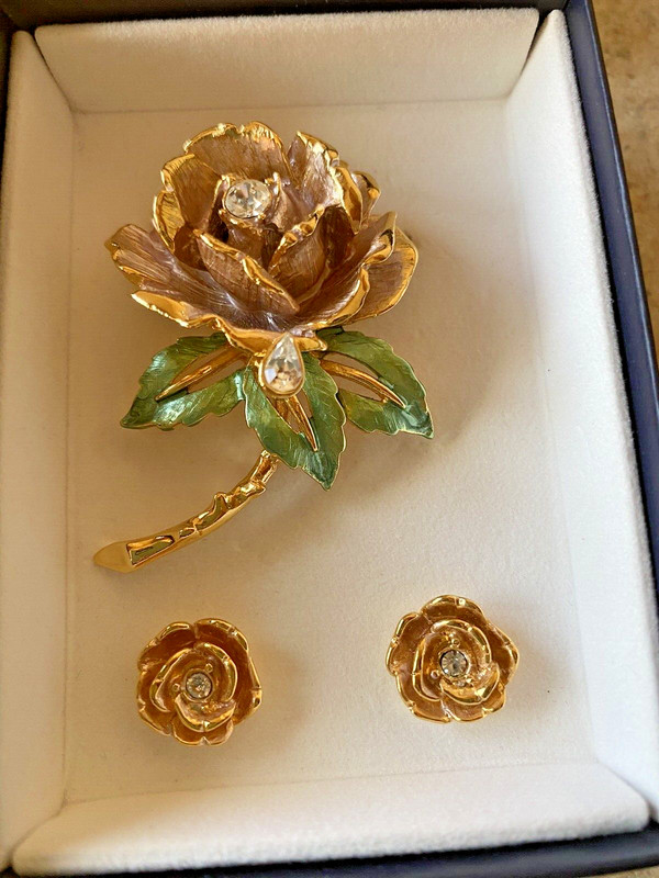 VINTAGE ENGLAND'S ROSE BROOCH & PIERCED EARRINGS