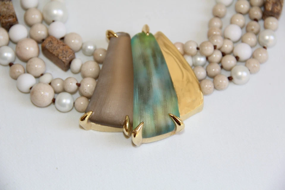 Collar Alexis Bittar “Torsade Jazmín del Desierto”. Hermosa declaración de 4 hilos Foto 2 de 4