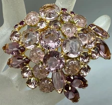 VINTAGE ESTATE GOLD PLATED PASTEL AMETHYST CRYSTAL ART GLASS JULIANA BROOCH PIN