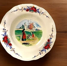 (1) Sarreguemines OBERNAI France ‘Ladies Walking’ Large Rim Soup Bowl 9"