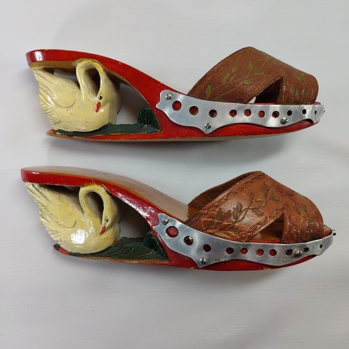 Vtg Wood Shoes Hand Carved Novelty Wedges Swan Heel Approx Size 5 Women's - Picture 4 of 12