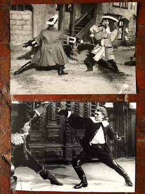 Jean Marais 2 anciennes photos de tournage "Le Bossu" et "Capitaine Fracasse" - Photo 1/4