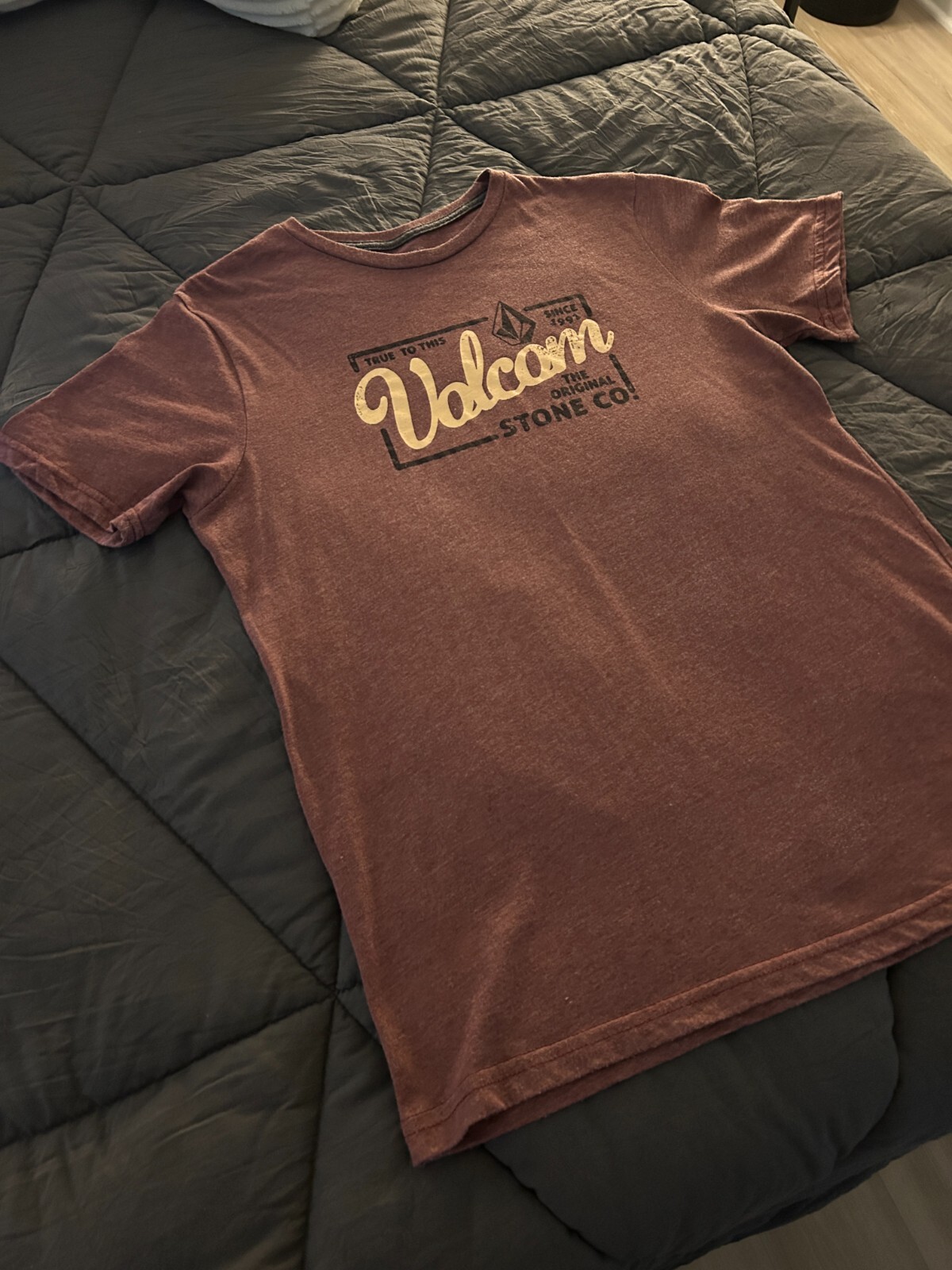 Medium Mens Volcom Red Shirt