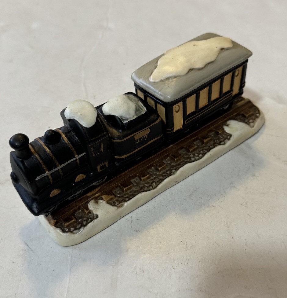 Lefton China Hand Painted Ceramic 3 Piece Train And Track Figurine 8 X 3 In.