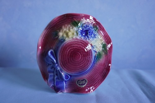 Royal Copley burgandy ceramic wall pocket vase straw hat bonnet w/label