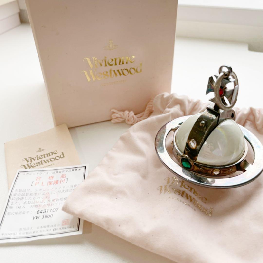 Vivienne Westwood Pearl White Orb Lighter Limited to 400 Vivienne Westwood Pearl White Orb Lighter Limited to 400