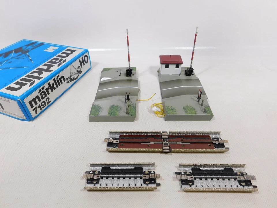 Märklin H0 AC 7192 Tin Railroad Crossing With Gleisstücken M Track Box #ED635-1 - Image 3 of 4