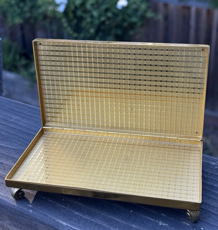 Estuche/caja de cigarrillos vintage marca Guilloche Evan’s 5,5” X 3,25” Foto 3 de 4