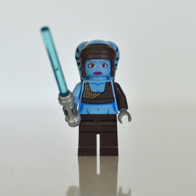 Lego Star Wars Aayla Secura Jedi Minifigure w/ Blue Lightsaber 8098 | eBay