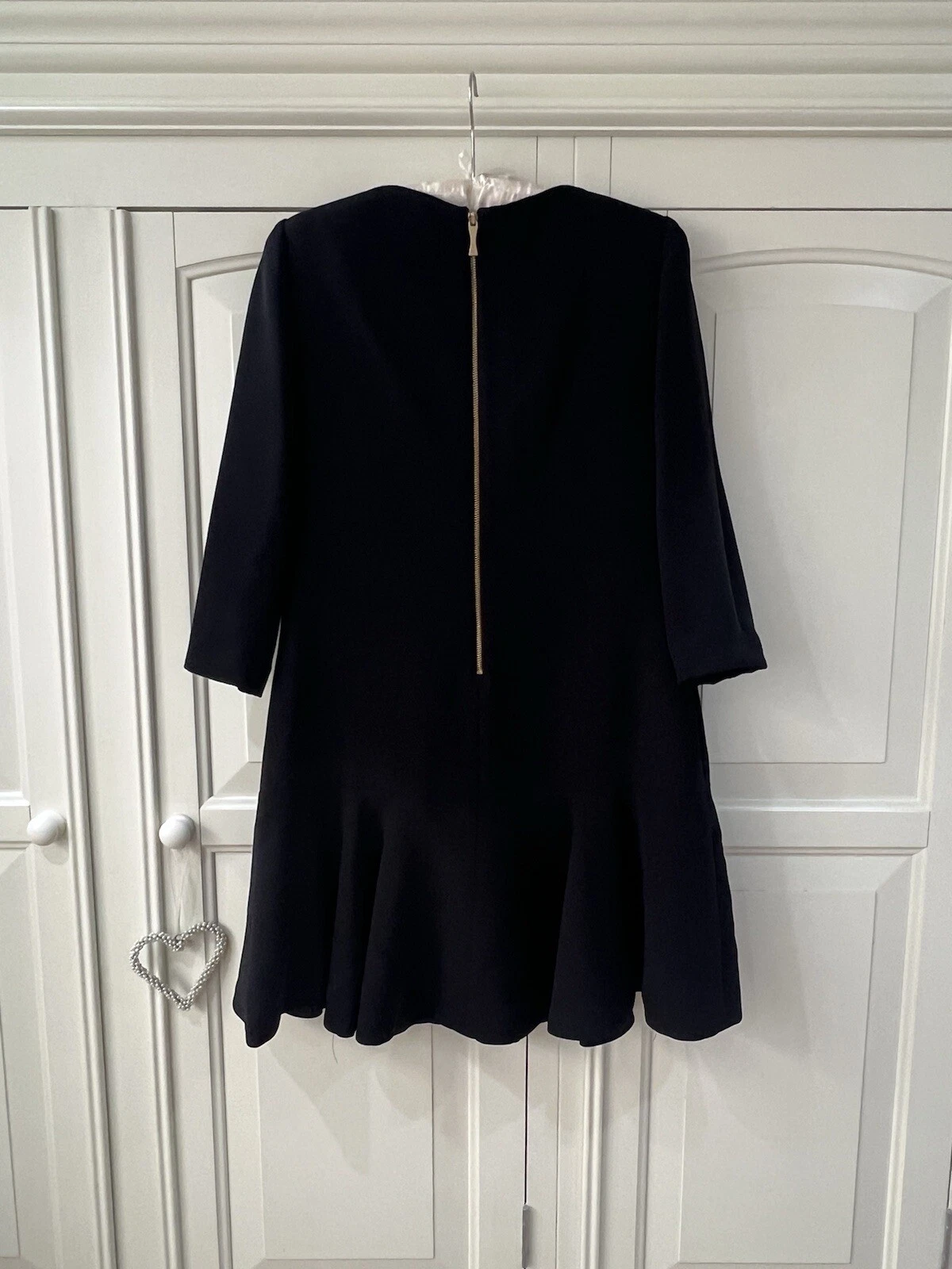 Abito nero Kate Spade New York scollo quadrato e volant Reiss Ba&sh Maje Kooples