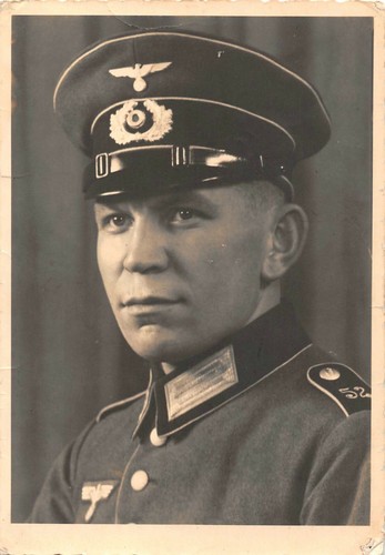 Photo Portrait Officier Avec Casquette de Protection, Patte D'Épaule 52 Grande