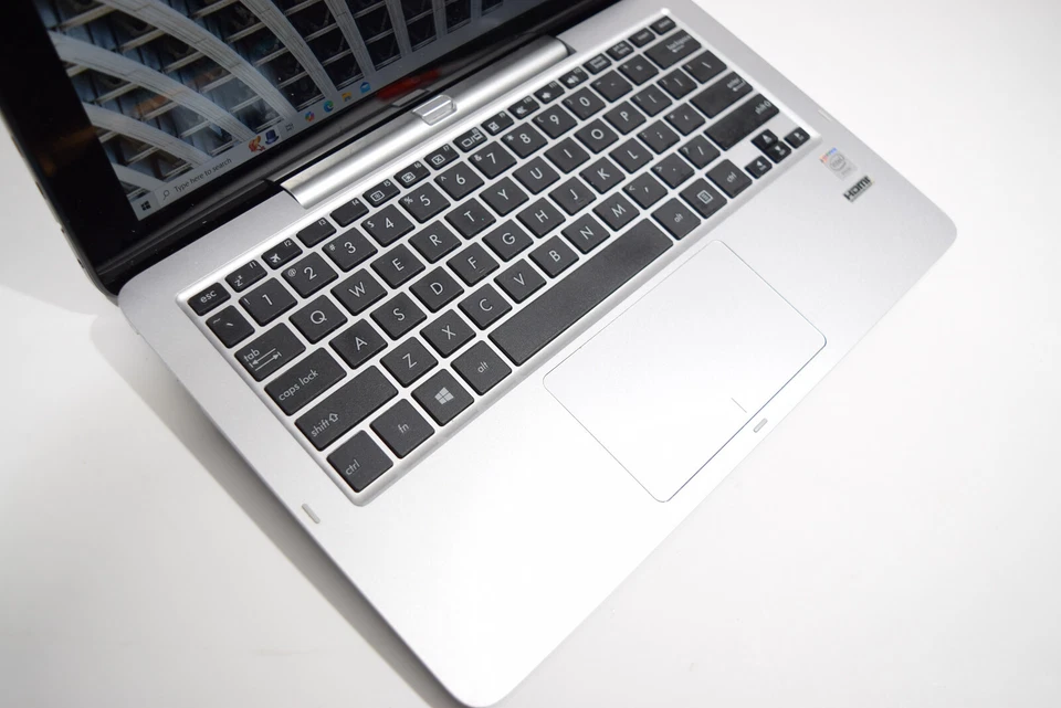 ASUS Transformer Book T200TA 11.6in 64GB Intel Atom Quad-Core 1.46GHz 2GB x86 - Image 3 of 4