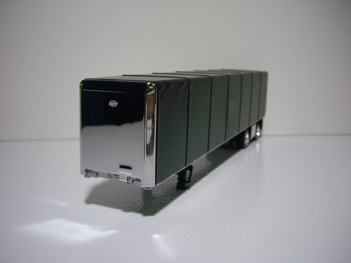DCP FIRST GEAR 1/64 TEAL PETE 579 WITH SLEEPER AND SIMULATED ROLL TARP TRAILER - Picture 4 of 12