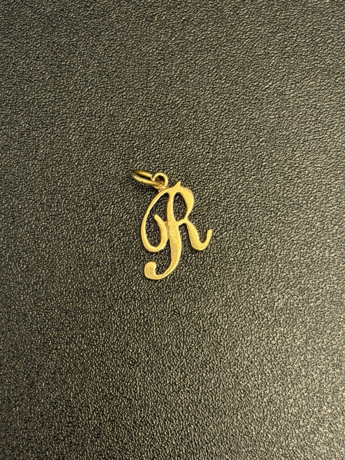14k Solid Gold Letter ‘R’ Pendant