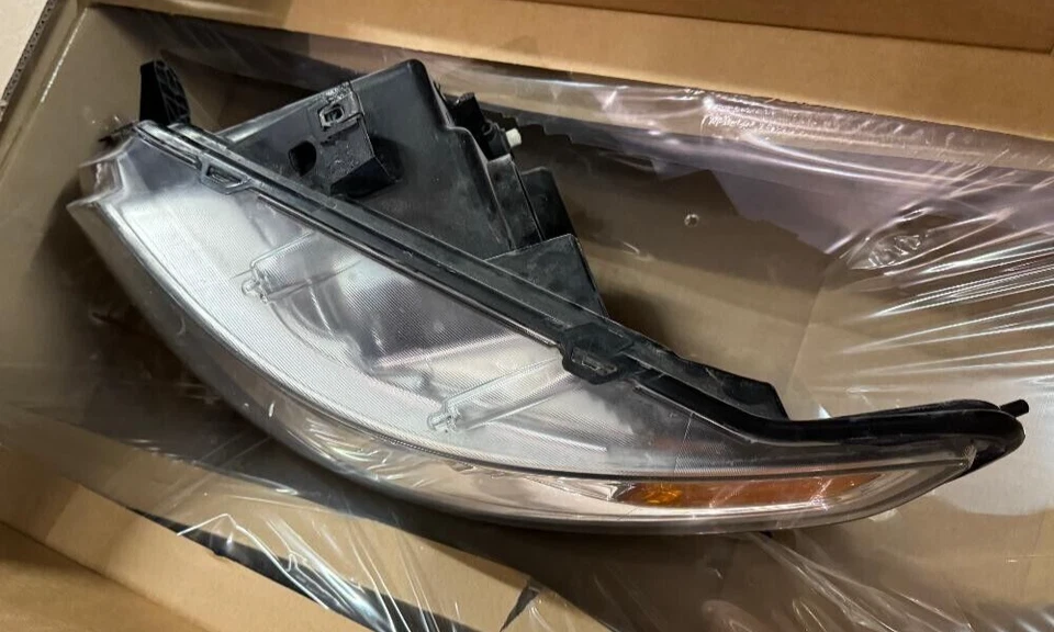 2009-2012 LINCOLN MKS FRONT LEFT OEM XENON HID HEADLIGHT P/N AA5Z-13008-J OEM - Image 3 of 4