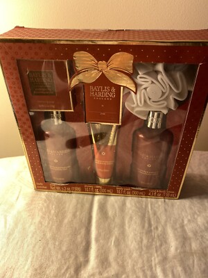 Baylis and Harding 4 piece gift set Midnight Fig & Pomegranate Body Polisher