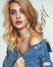 Sophie Nelisse Yellowjackets Autographed Signed 8x10 Photo ACOA 