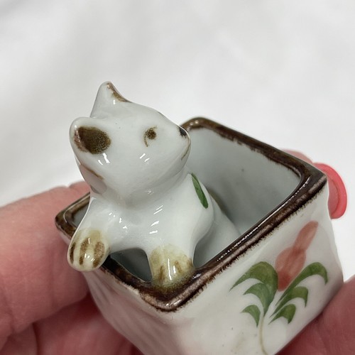 Kitty Cat in Basket Hand Painted Flowers Ceramic Crafted in Thailand Vintage - Picture 7 of 10