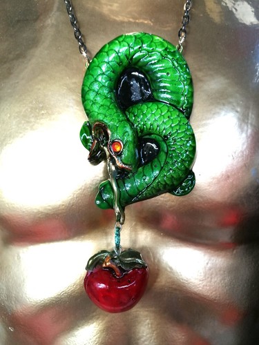 Collana Donna Gioiello Art Deco Nouveau Pendente Lungo Serpente Verde Mela Rossa - Foto 12 di 24