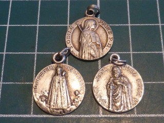 MEDAILLES RELIGIEUSES LOT DE 3 (1) A REPERTORIER ! POUR AMATEURS !