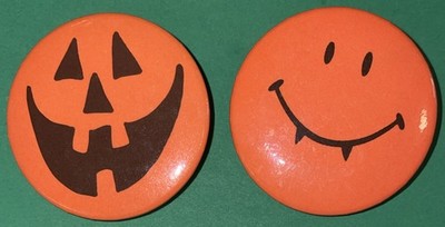 (2) HALLMARK SMILEY FACE & VAMPIRE JACK-O-LANTERN   HALLOWEEN LAPEL BUTTON PINS