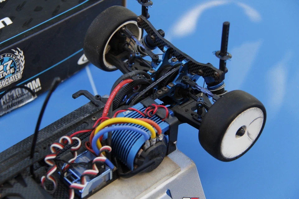 Team Associated TC6.2 factory team 1:10 RC Tourenwagen - Bild 3 von 4