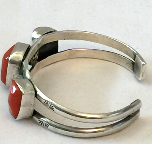 VINTAGE INDIANER ROTE KORALLE STERLINGSILBER MANSCHETTE ARMBAND NAVAJO 3 STEINE - Bild 11 von 23