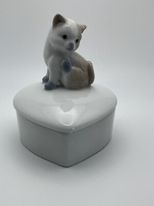 Vintage Otagari Heart Shaped Porcelain Cat Adorned Trinket/Dresser Box