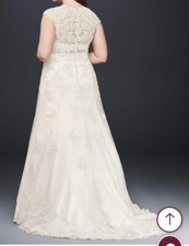 wedding dress size 16 ivory lace pearl design and long round tail.