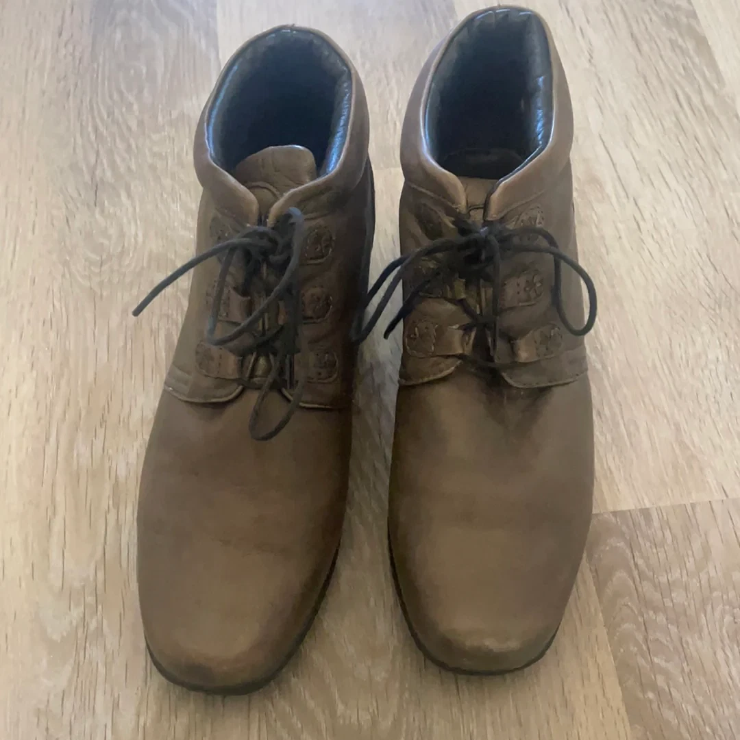 Pavers Brown Leather Ankle Boots Size 7 eBay