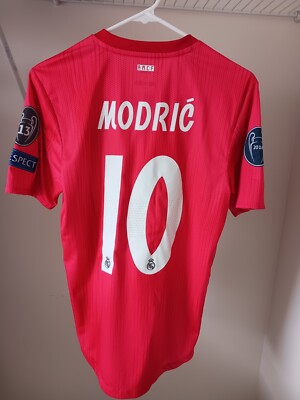レアル・マドリード 2018 MODRIĆ ジャージ レアル・マドリード 2018 海洋ゴミで作られたプレマッチジャージ