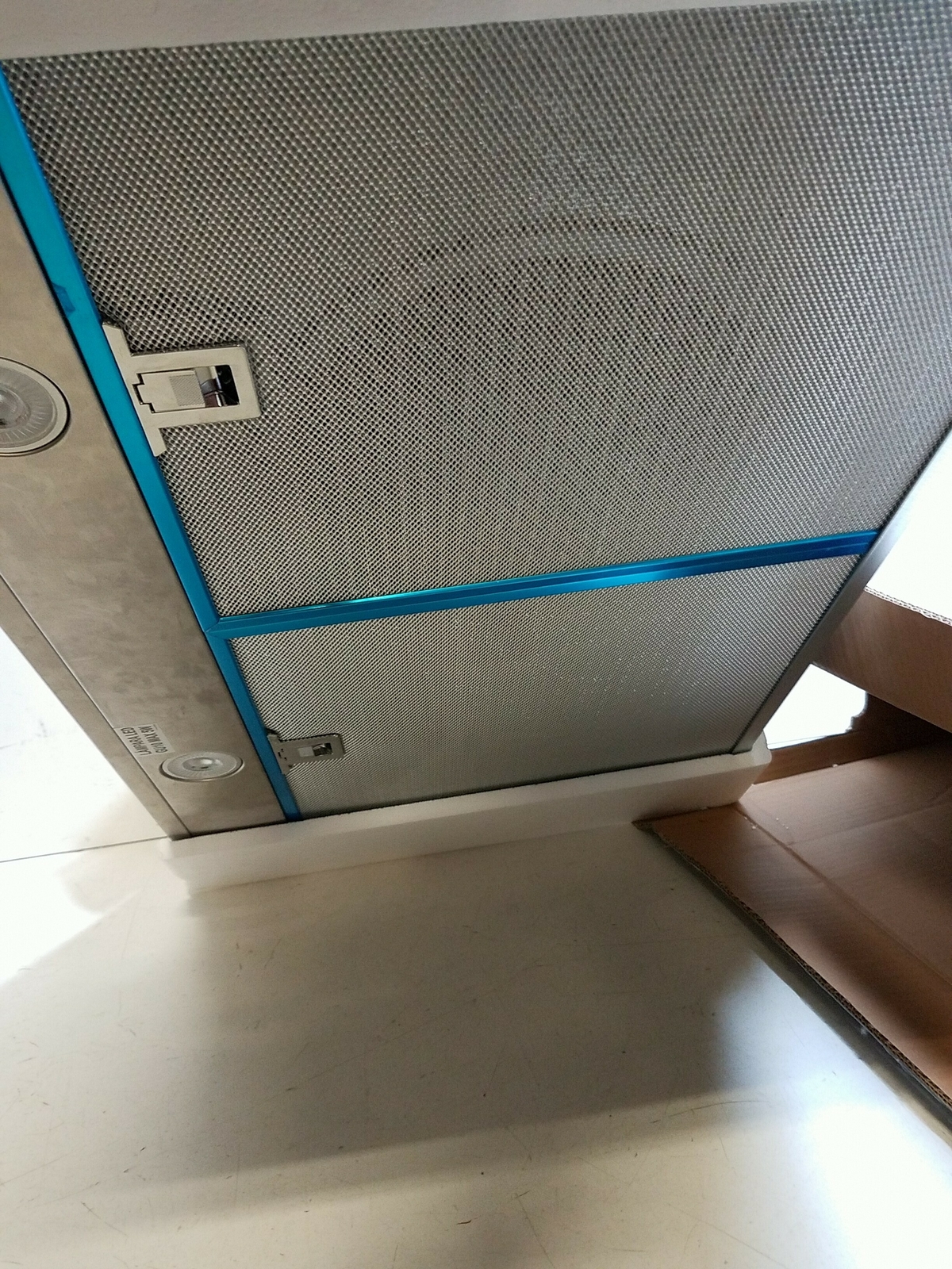 Vissani Caprelo 30 in. 320 CFM Convertible Under Range Hood