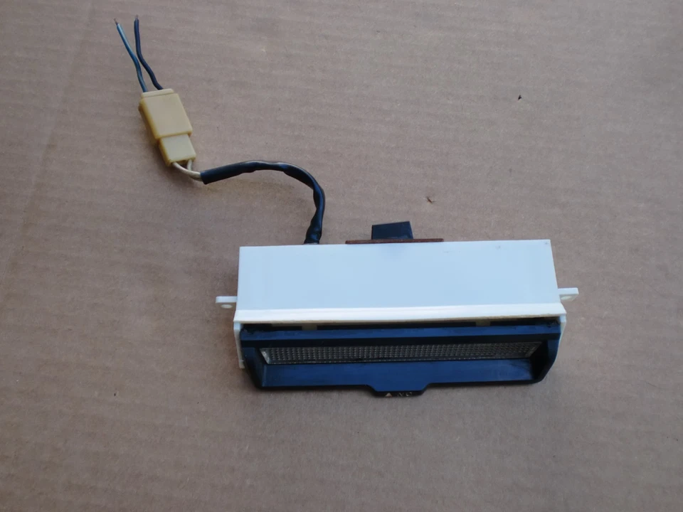 Lámpara de luz de mapa de tablero central Datsun 240Z OEM usada buen estado de funcionamiento Foto 2 de 4