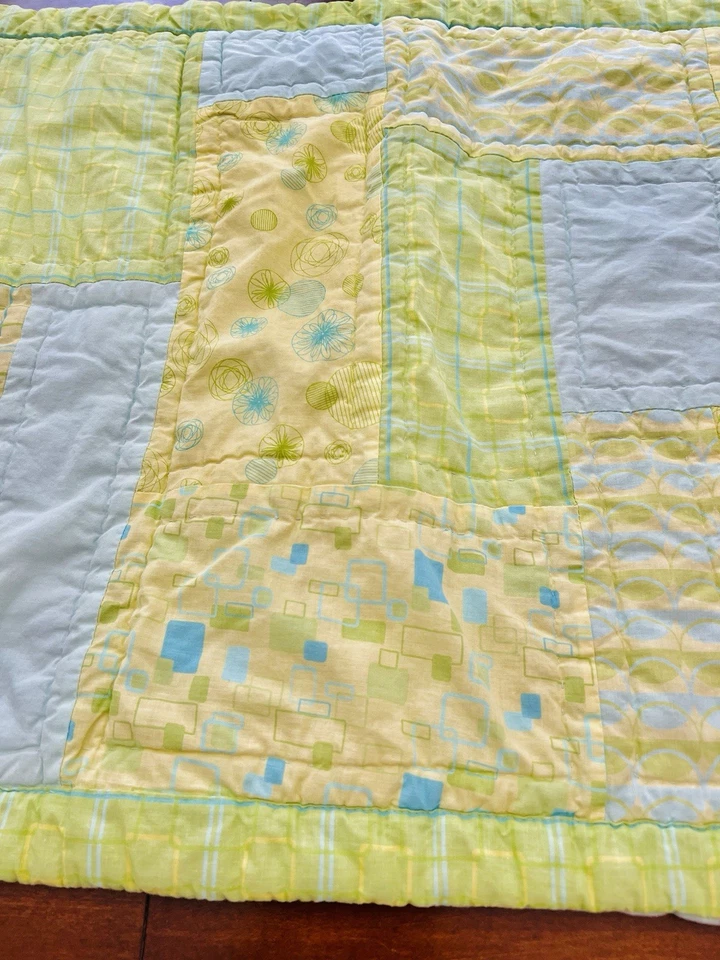 Fundas de almohada acolchadas estándar azul marino, amarillo, verde lima diseño geométrico Foto 3 de 4