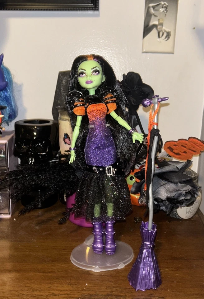 Muñeca Mattel Monster High Casta Fierce Cantante Bruja Púrpura, Verde, 2011 Foto 2 de 2