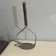 Vintage Robinson Knife Co Stainless Vegetable/Potato Masher Wooden Handle USA