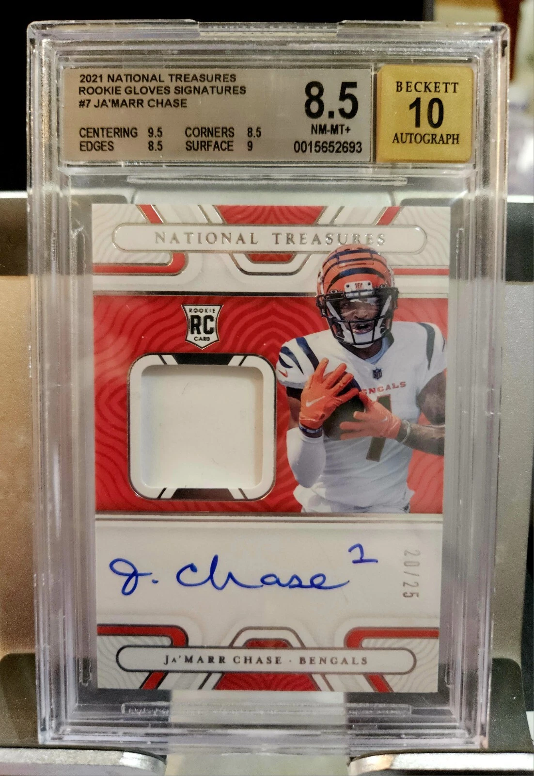 JaMarr Chase Panini National Treasures Rookie Gloves Signatures #JC Base