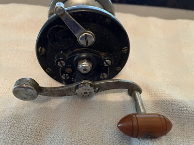 1650 english fishing reel Monarch Low Profile Left The low profile design makes it comfortable to hold and easy to handle 2016 Crestliner 1650 Fish Hawk,
