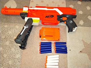NERF N Strike Elite Stryfe Dart Blaster mit Magazin & Darts orange/schwarz