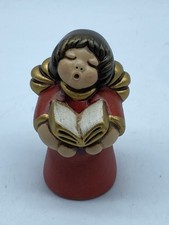 THUN – Presepe Classico – Angelo con torcia . Altezza 6 cm. Rosso.