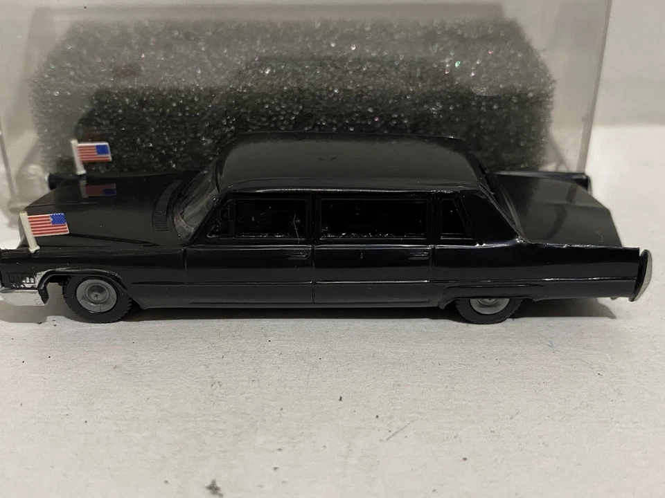 Пластиковая модель автомобиля PRALINE 1:87 Cadillac Presidential США 2802 H0 - Изображение 2 из 4